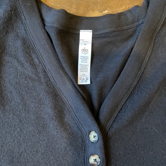 Alo Alolux Soho Crop Henley P3 - Picture 3 of 6